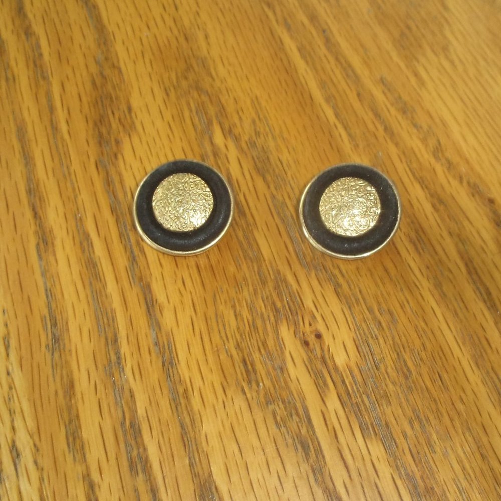 Ellen Designs clip earrings gold tone black circles